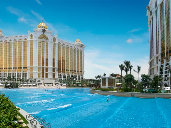 Wave_Pool_-_547x411[1]