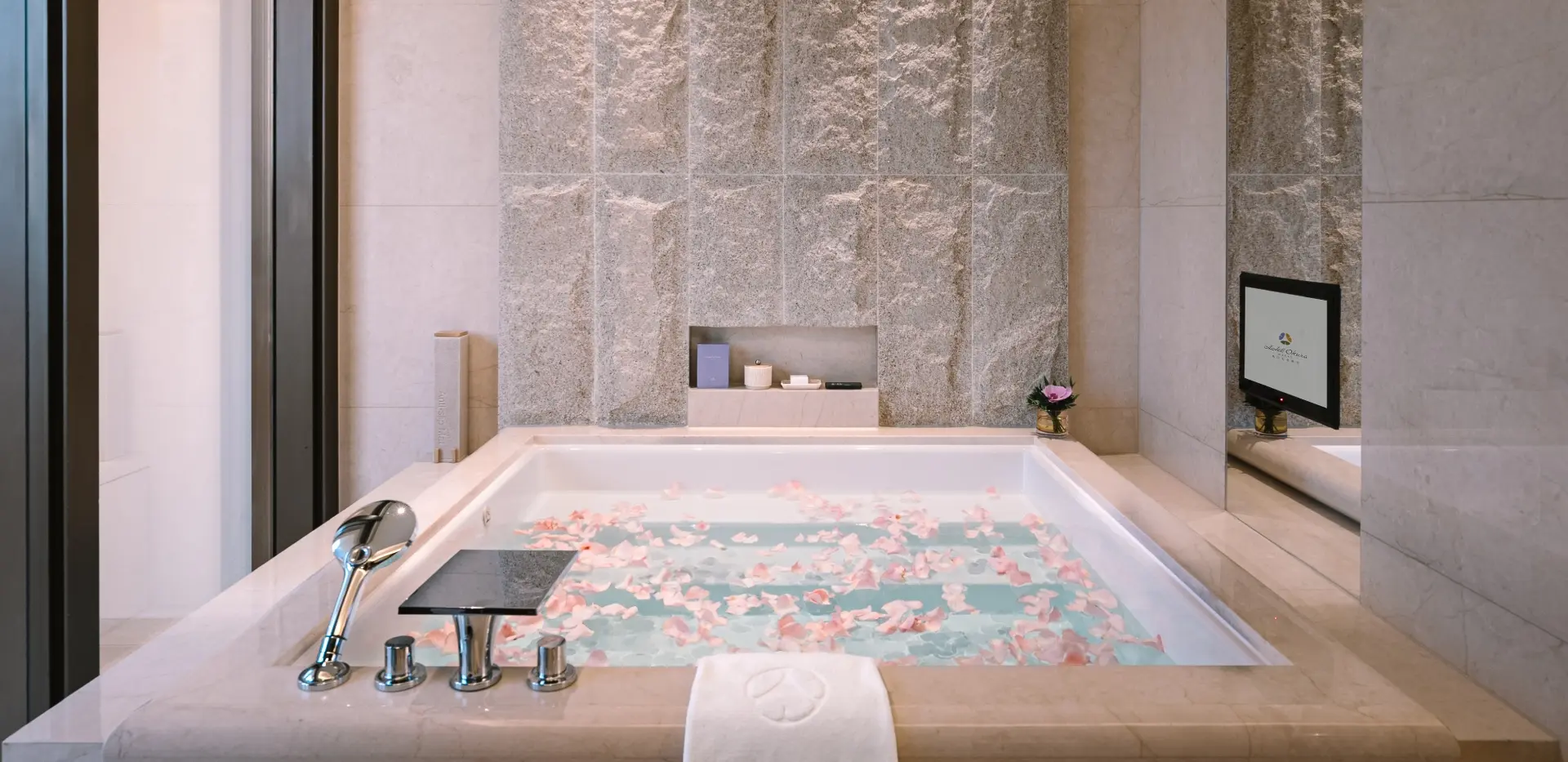 Imperial Suite_3_1920