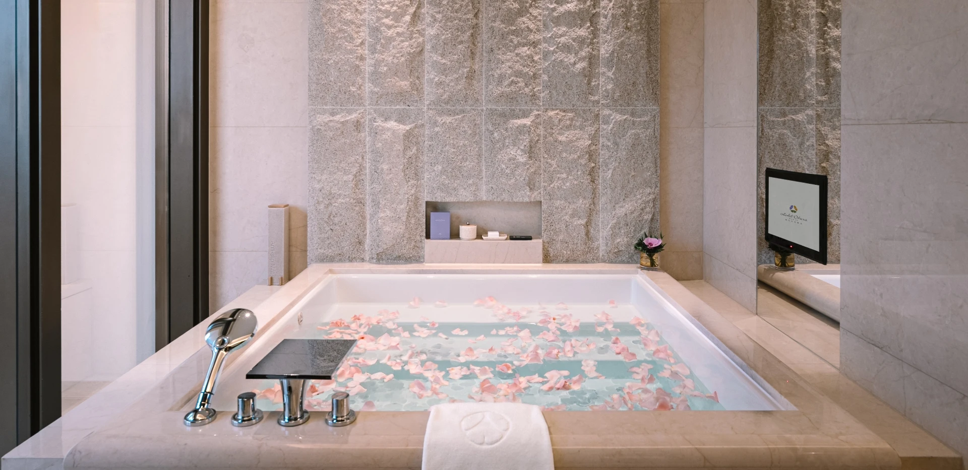Imperial Suite_3_1920