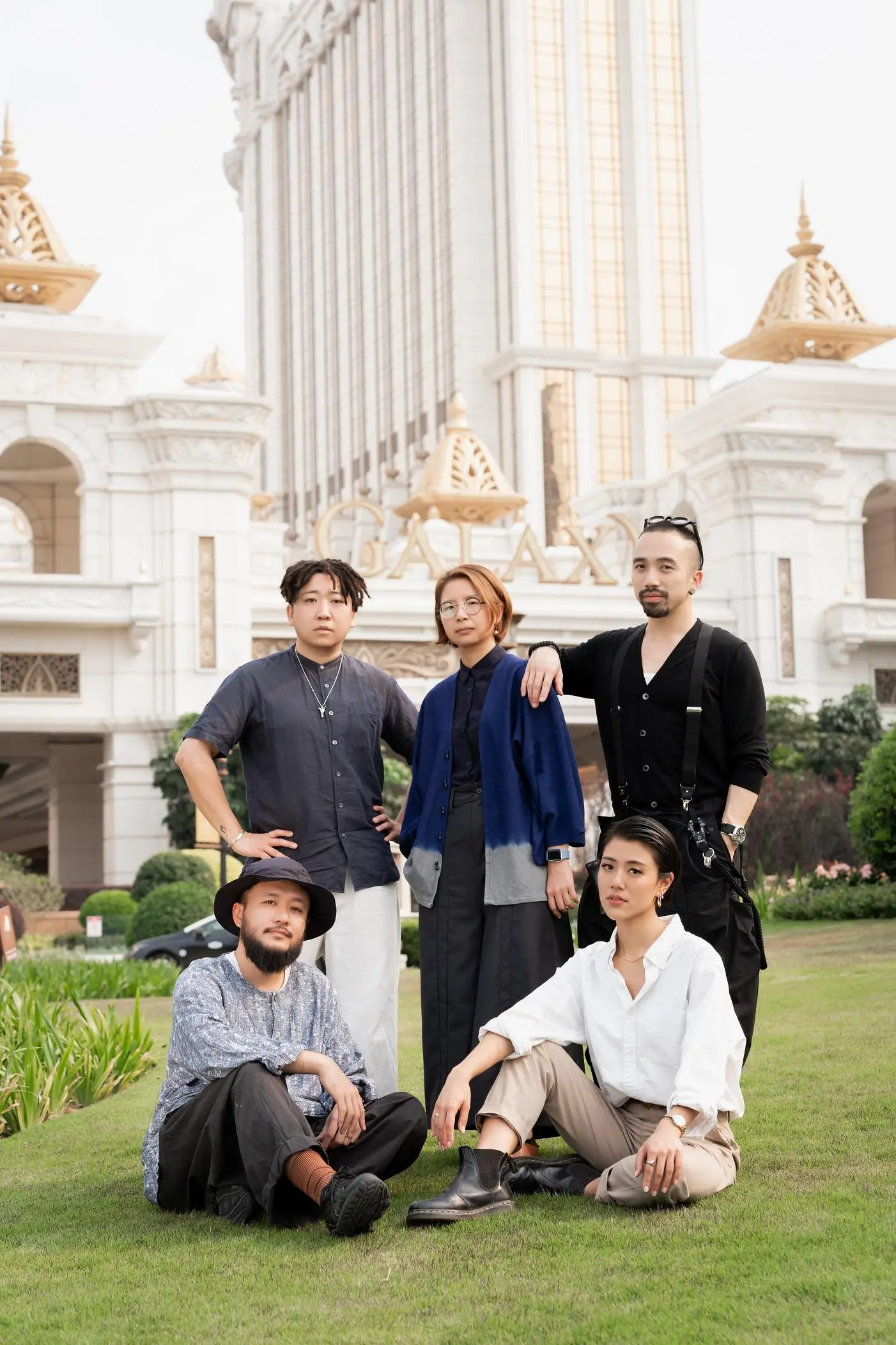五位才華橫溢的港澳壁畫藝術家聚首「澳門銀河」，共譜夏日戀曲