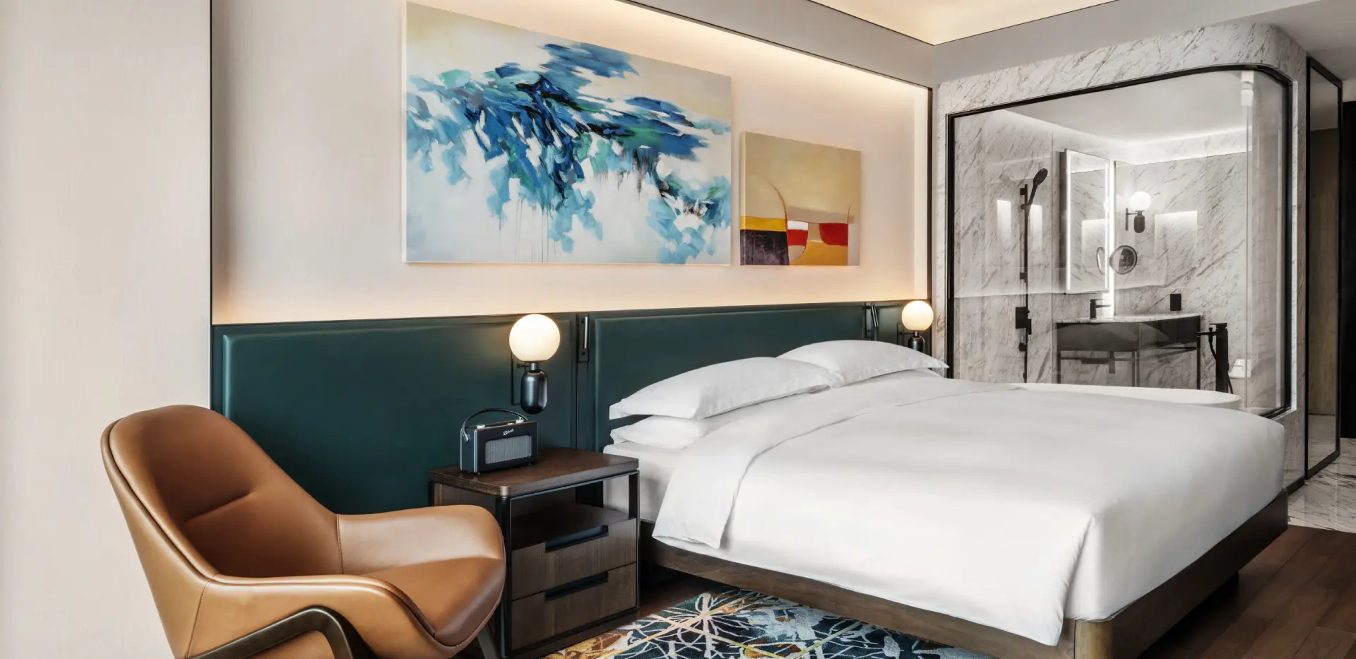 1 King bed 1920x933