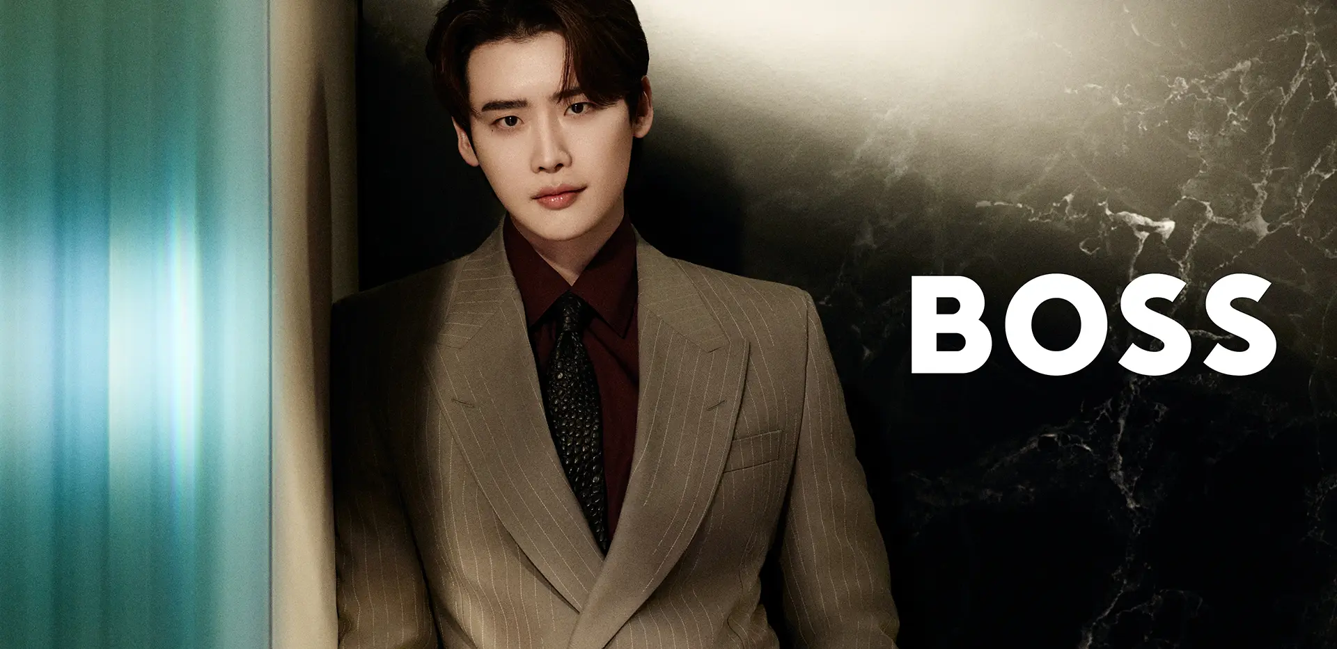 170377_339446_BOSS_WI24_WEB_SINGLE_1920x933_M_Lee_Look2_01_V1