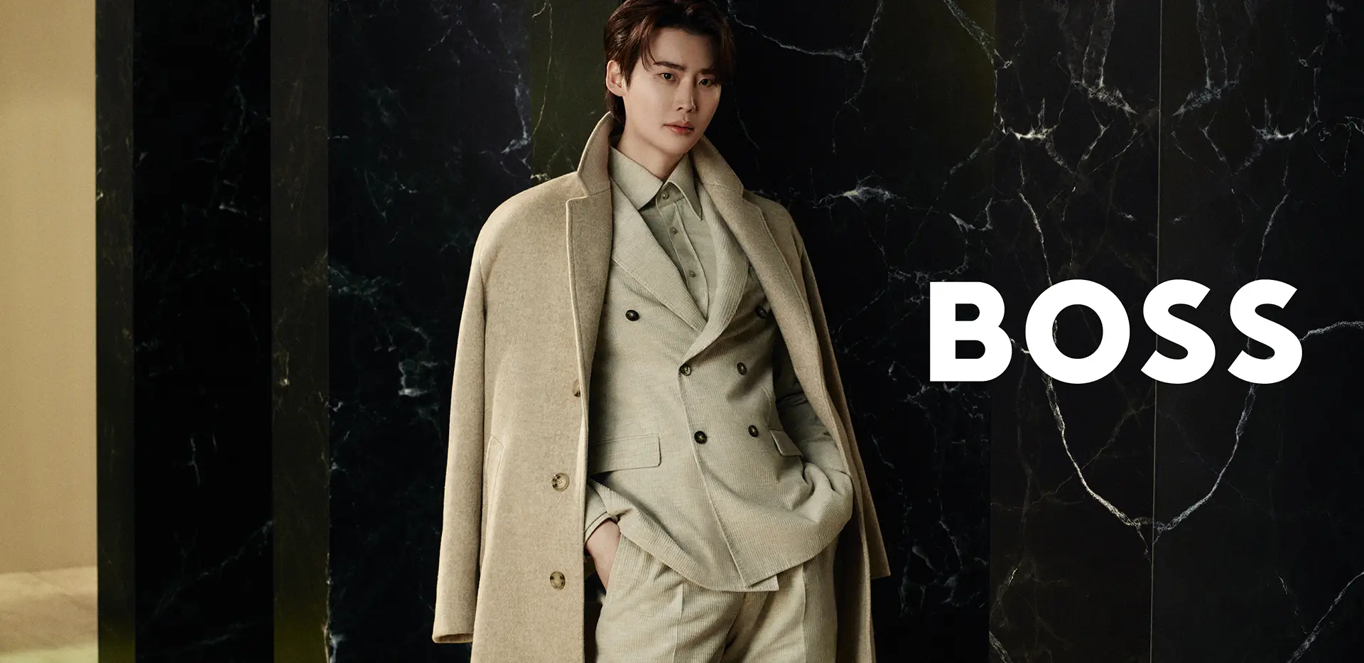 170377_339446_BOSS_WI24_WEB_SINGLE_1920x933_M_Lee_Look3_01_V1