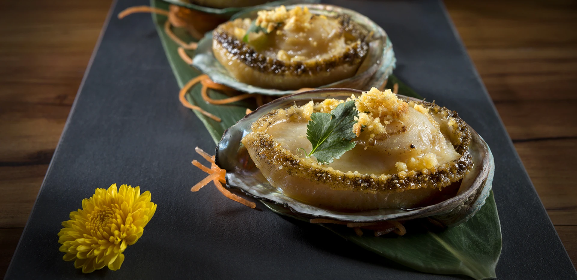 1Teppanyaki-Live Abalone_0.jpg