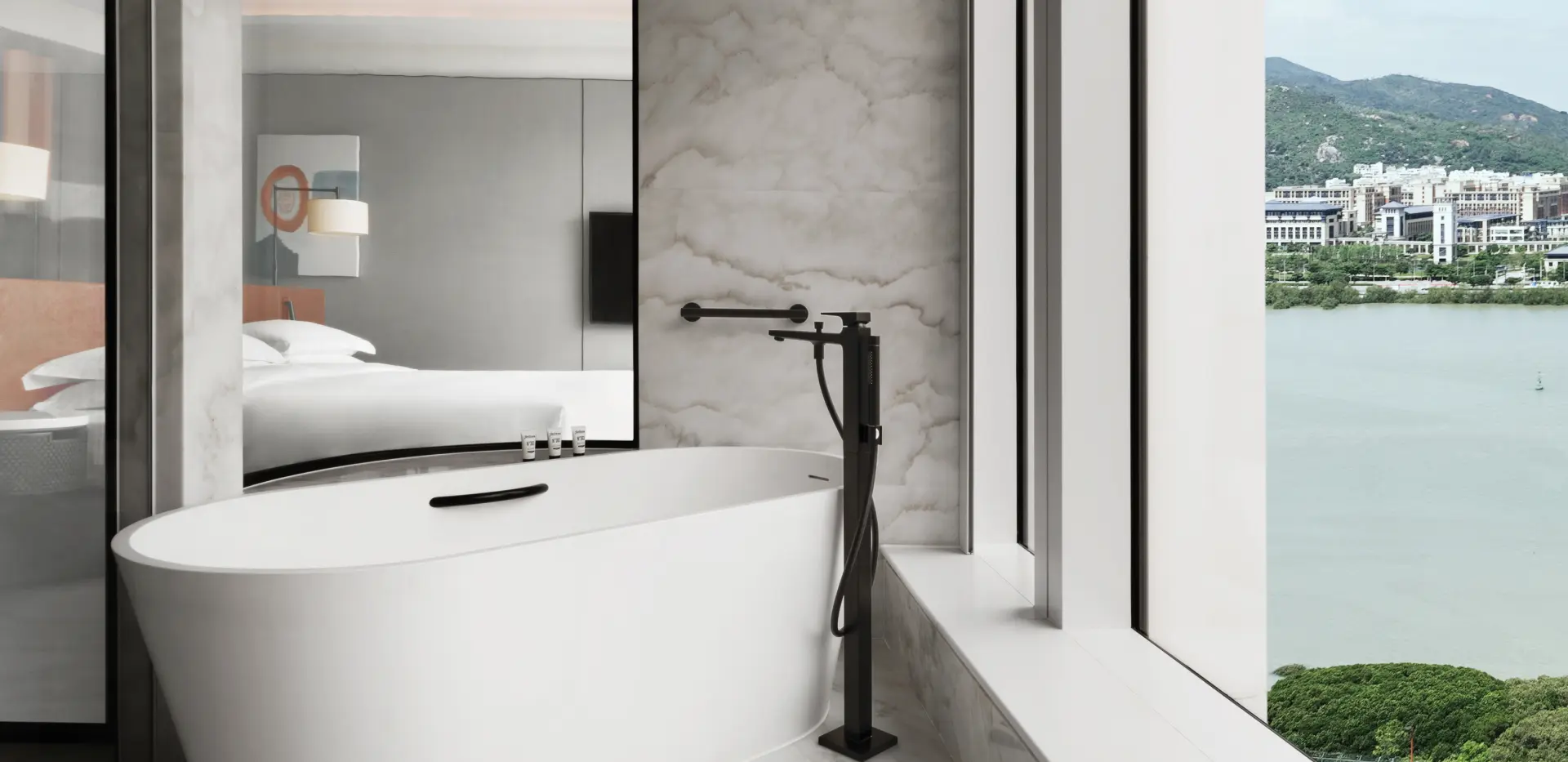 Andaz Studio - bathroom 1920x933