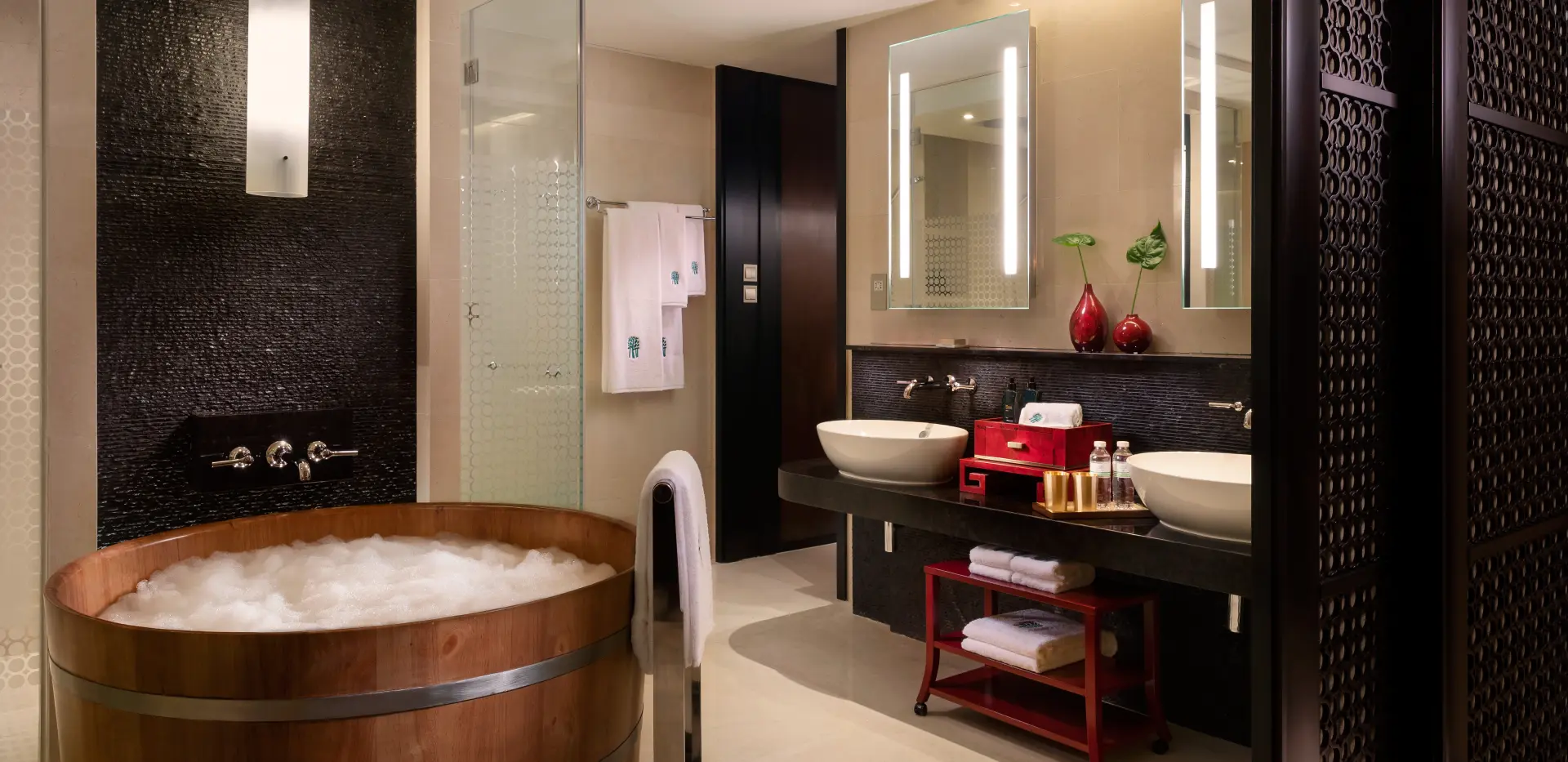 Cotai Pool Suite_Bathroom
