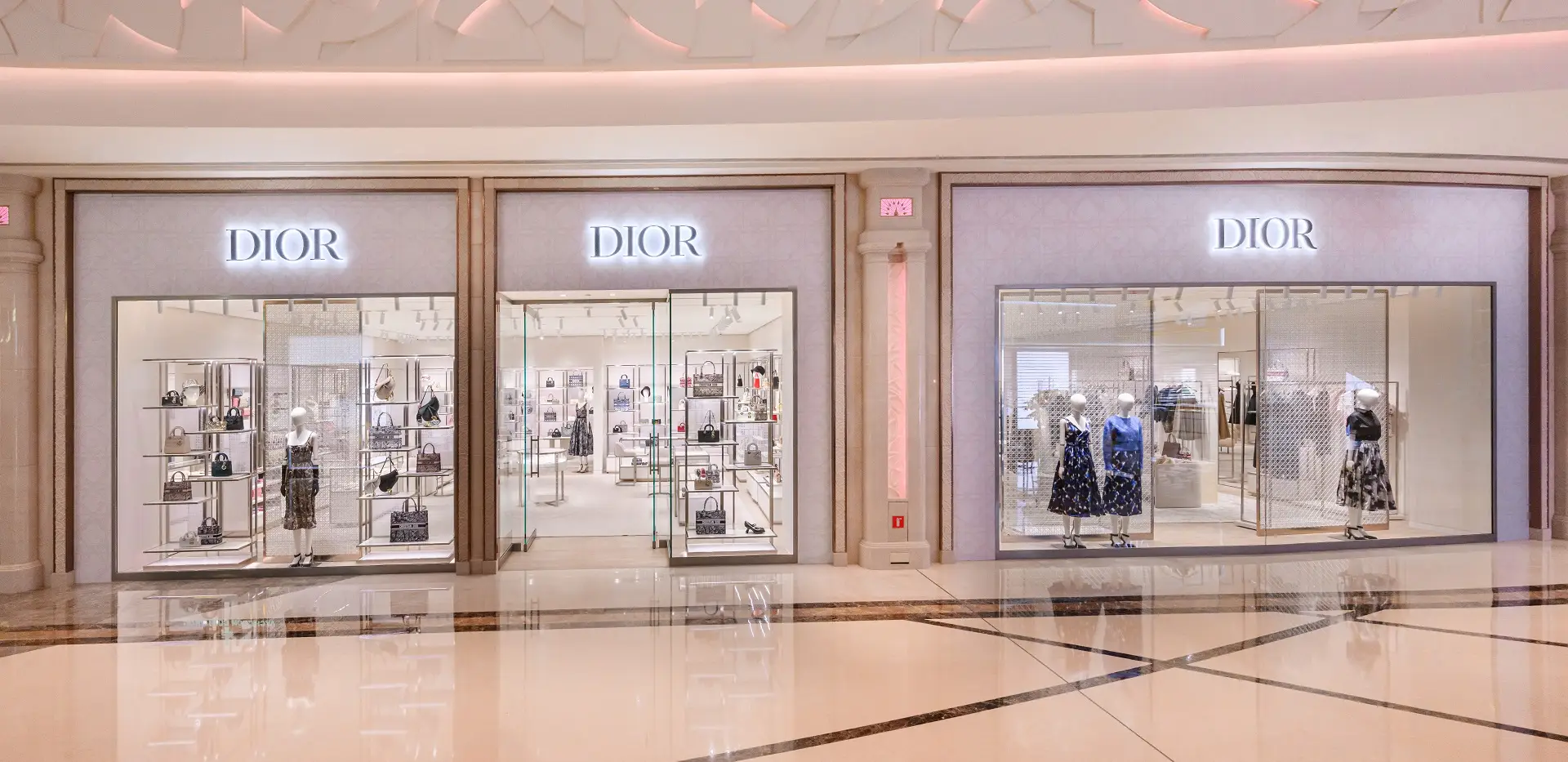dior store hours