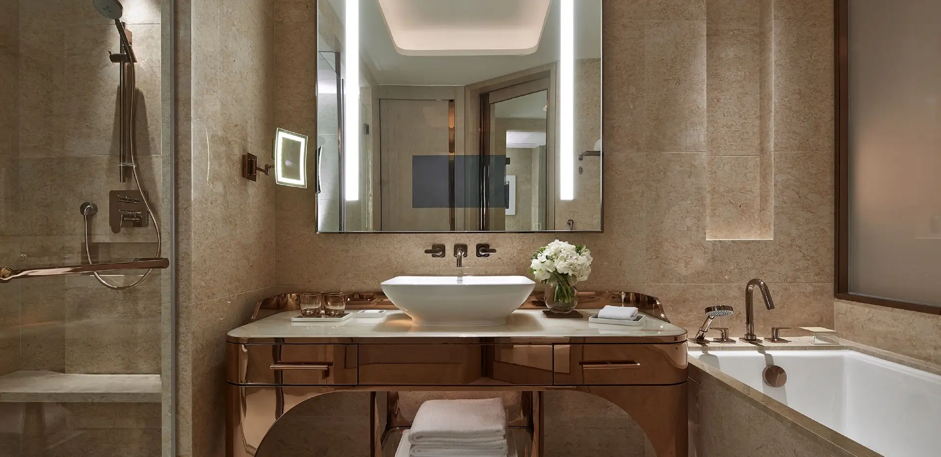 MFMJW-Deluxe Room - Bathroom_retouched1920x933