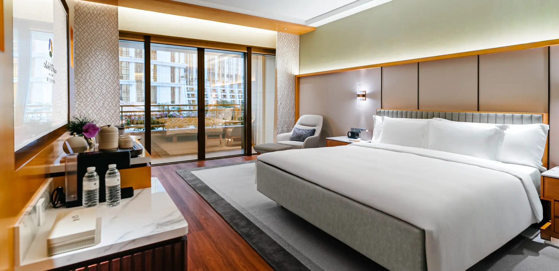 Okura Deluxe Room_2_1920