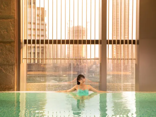 Okura pool 547x411