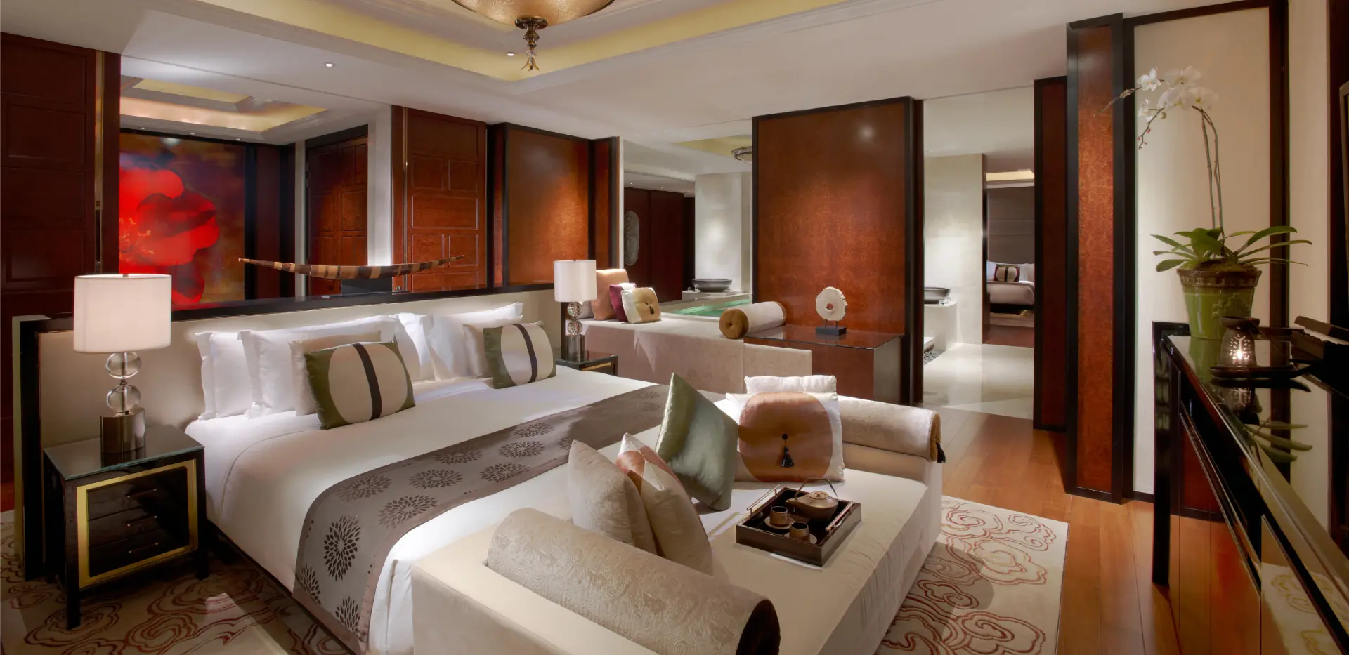 PSuite - Master Bedroom (1920x933)