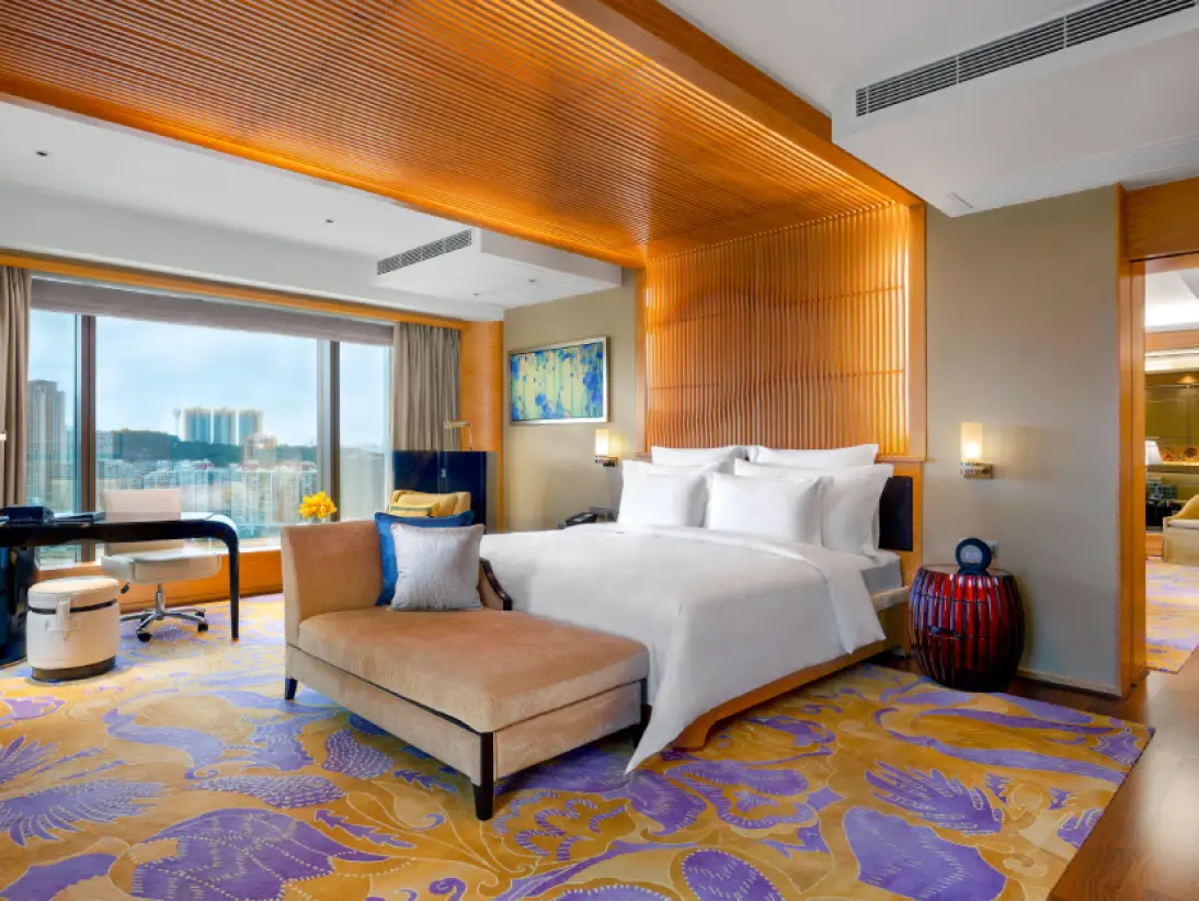 Premier Suite - Bedroom (935x623)