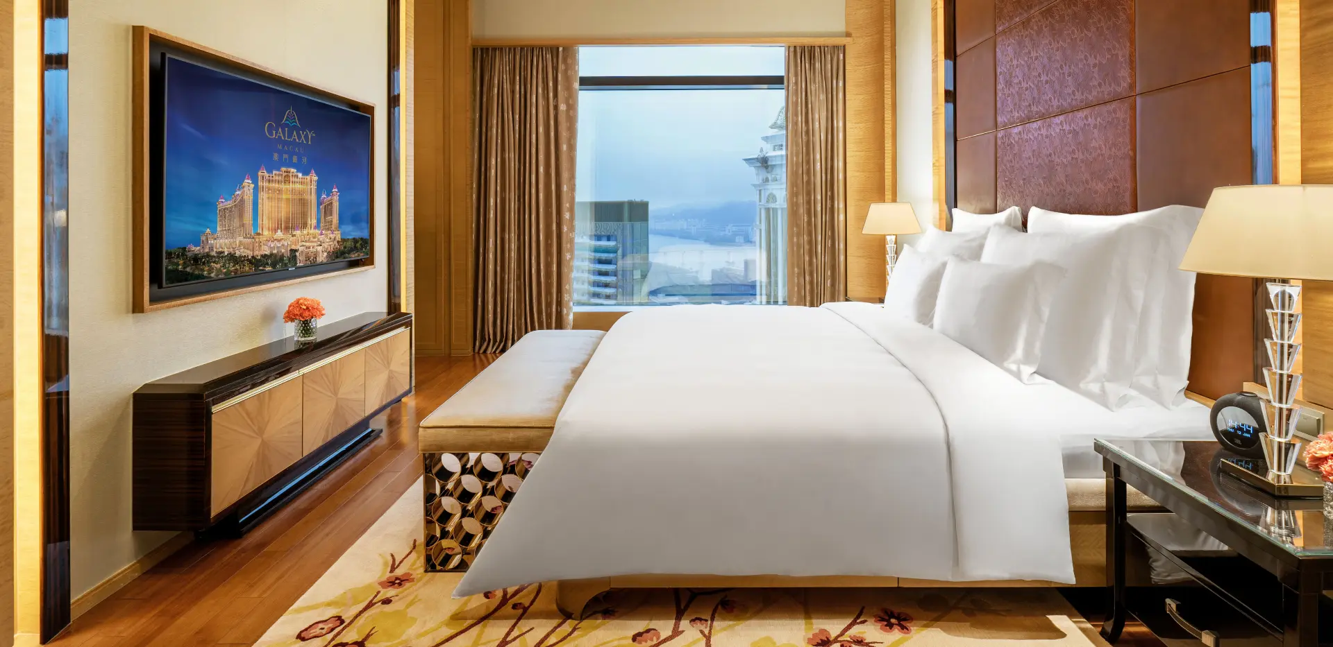 Royal Suite Room (1920x933)