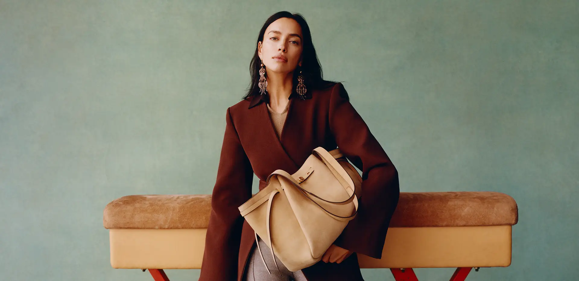 TB_SPR25_CAMPAIGN_ROMY_TOTE_SHOT_13_054_1920x933