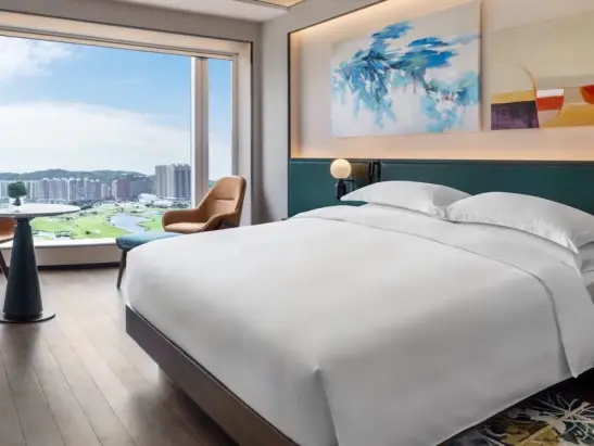 1 King Bed