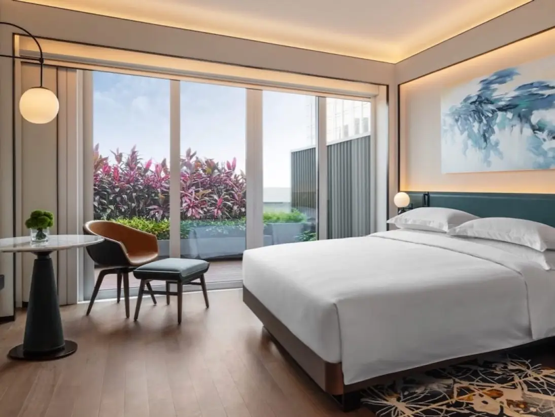 1 King Bed with Balcony