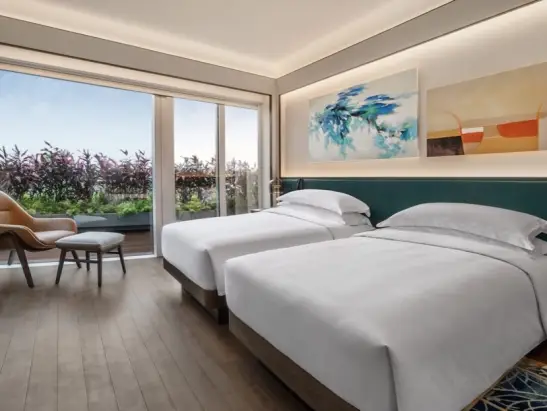 2 Twin Beds with Balcony