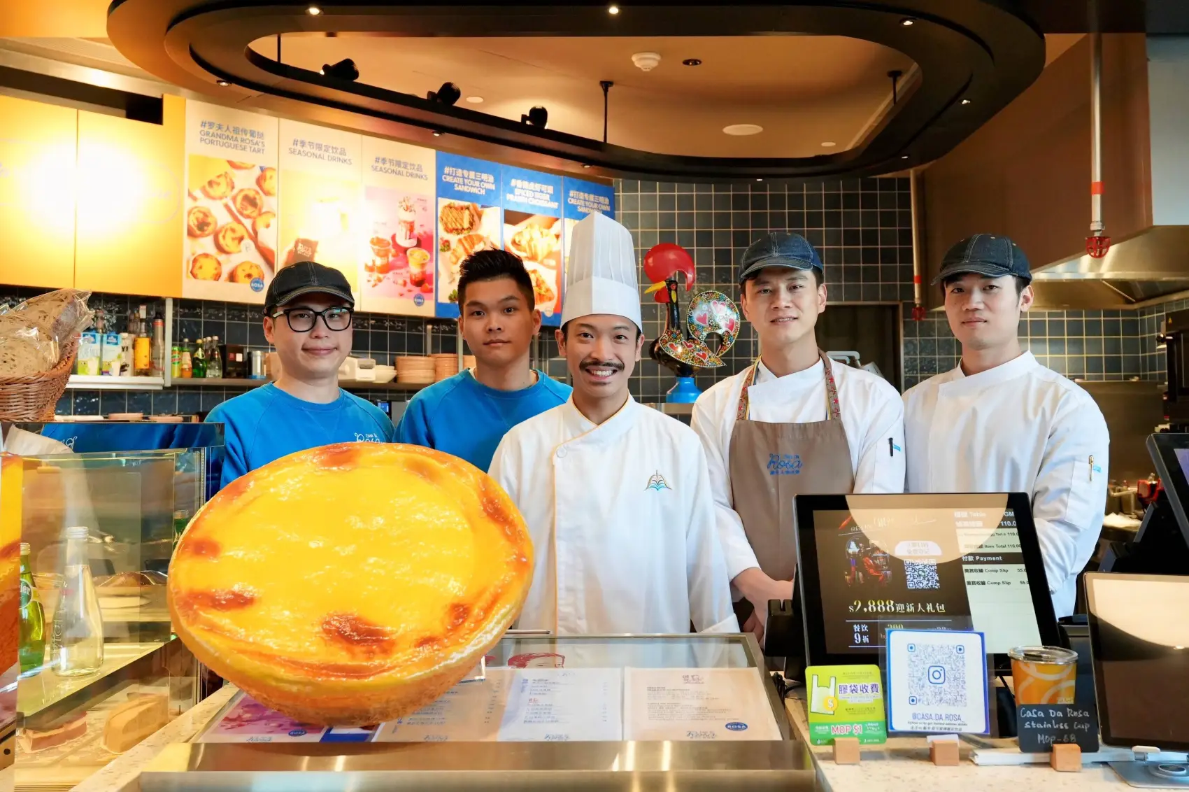 daniel_group_photo_with_team