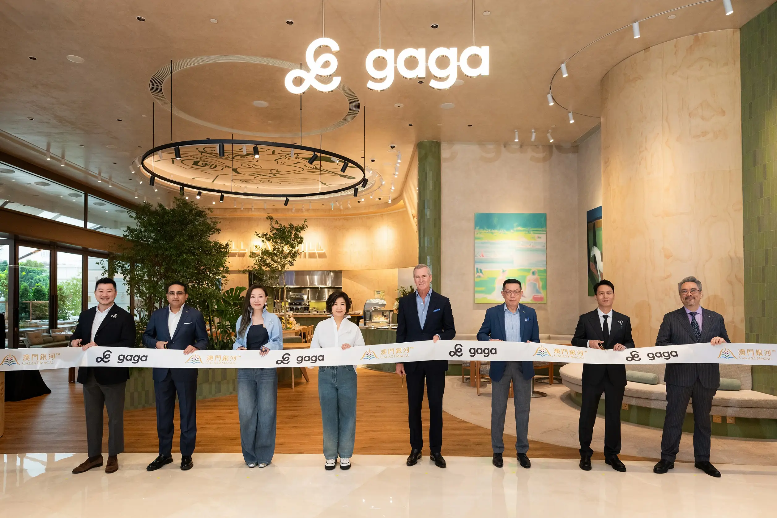 gaga-at-Galaxy-Macau_ribbon-cutting group