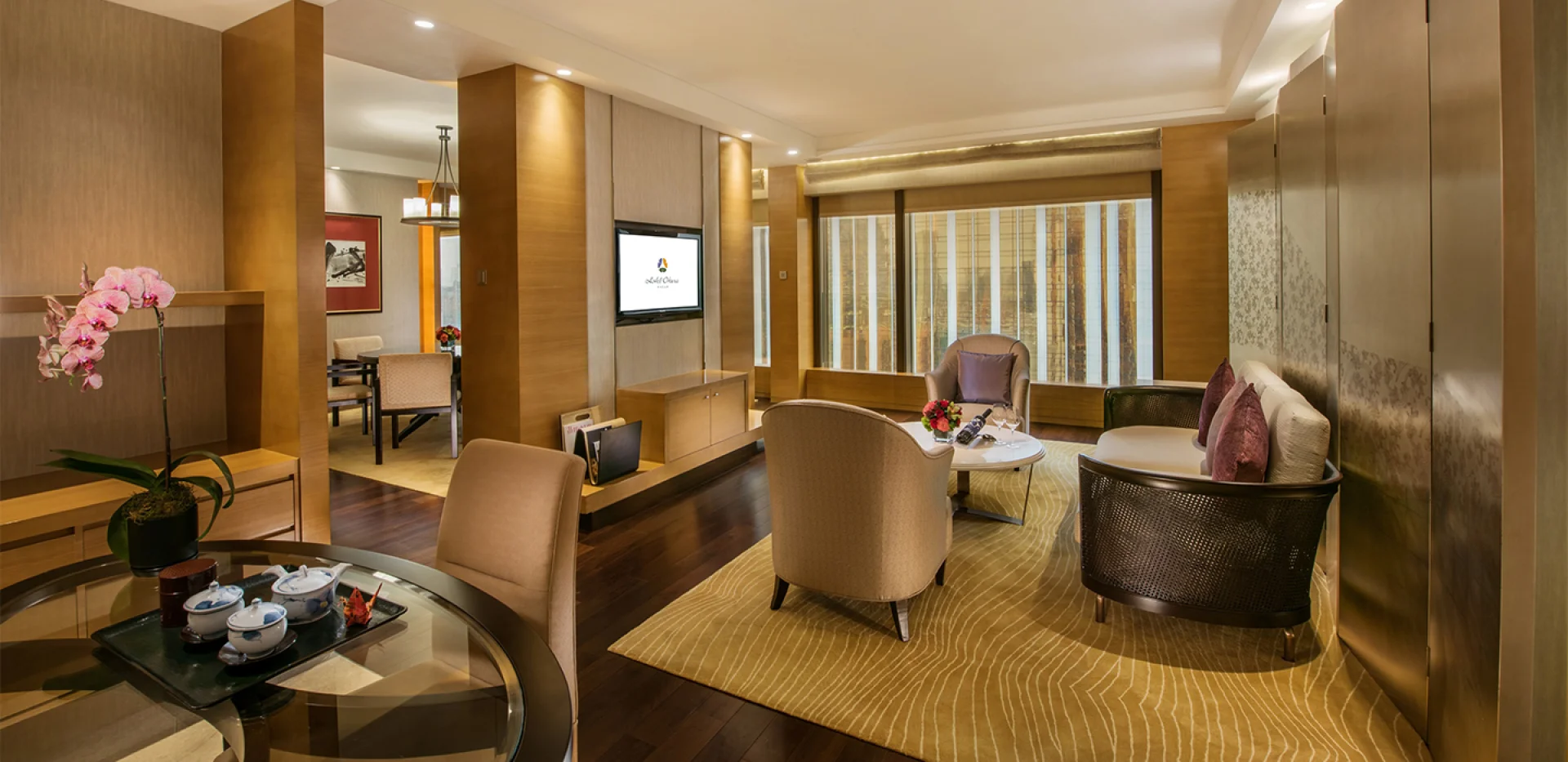okura-RoyalSuite-LivingRoom-slider.jpg