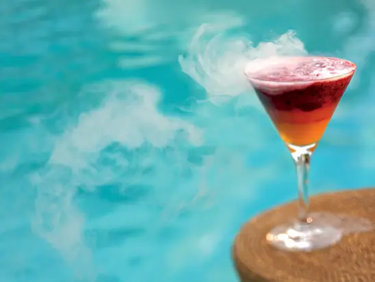 the-ritz-carlton-pool-bar_2.png
