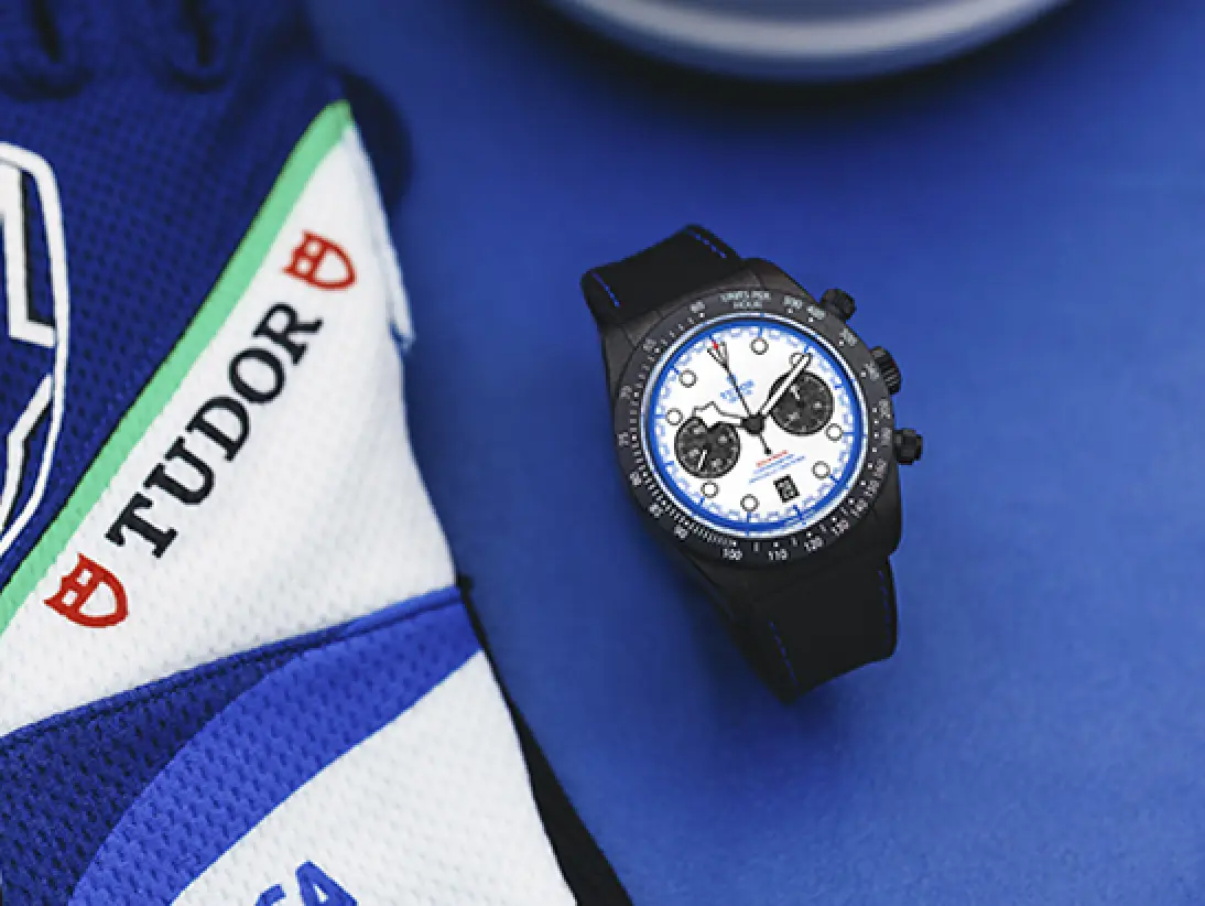 tudor_np25_blac_baychrono_carbon25_lifestyle_7_547x411